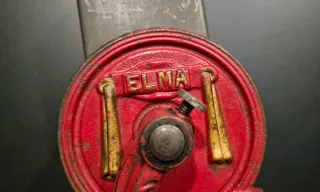 Elma preciosa antigua picadora de carne molino