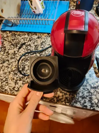 Cafetera Dolce Gusto Roja