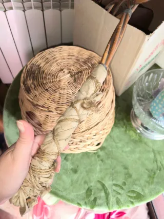 Sacudidor de alfombras antiguo mimbre