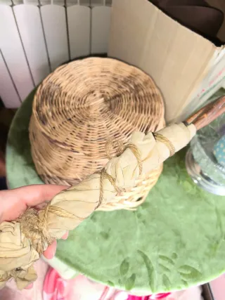 Sacudidor de alfombras antiguo mimbre