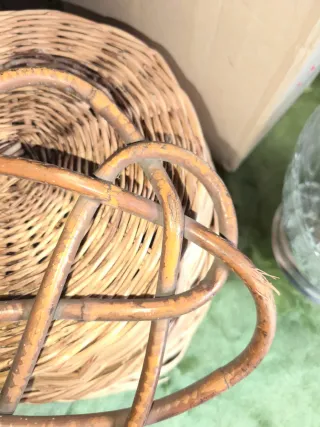 Sacudidor de alfombras antiguo mimbre
