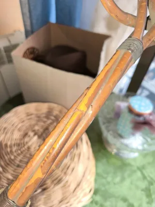 Sacudidor de alfombras antiguo mimbre