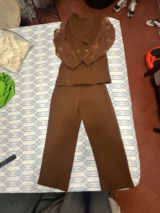 Traje marrón elegante talla S