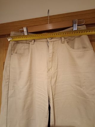 Pantalones beige rectos