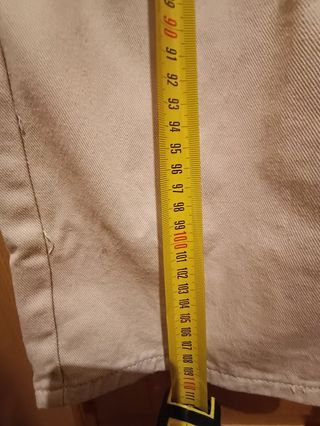 Pantalones beige rectos