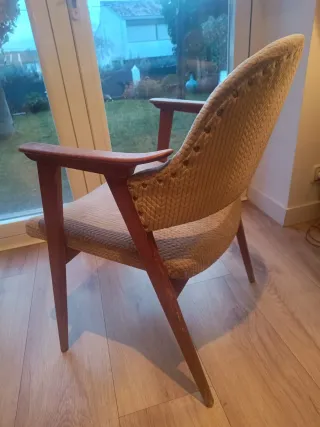 Poltrona Guilleumas in legno e tessuto