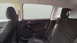 Peugeot 2008 BlueHDi 100 Signature 73 kW (100 CV)