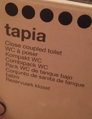 Inodoro de porcelana blanco