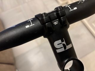 Manillar de carretera negro