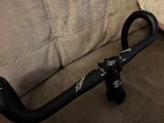 Manillar de carretera negro