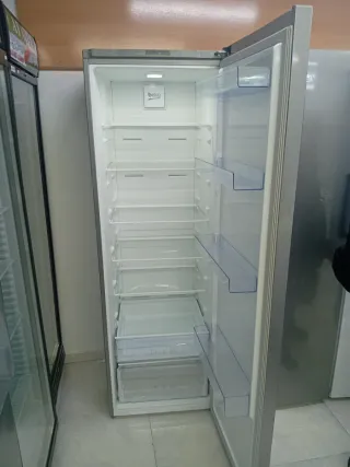 Frigorífico Beko plateado