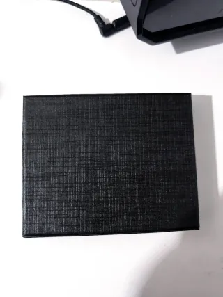 Tarjetero Guess Marrón y Dorado