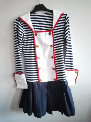 Disfraz vestido marinero con gorrito.
