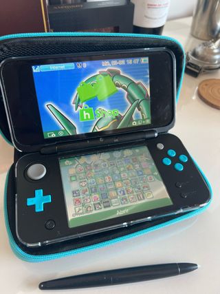 Nintendo New 2DS XL + funda + juegos