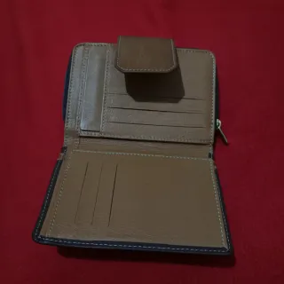 Cartera Antonio Pulido Marrón, mide 13x11