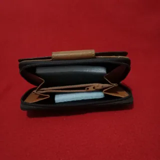 Cartera Antonio Pulido Marrón, mide 13x11