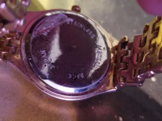 Reloj Westair Mujer Dorado y Negro