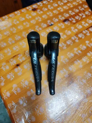 Manetas Shimano Ultegra Di2 10-11v.