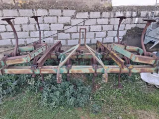 Arado de muelle 13 brazos con rastrillo.