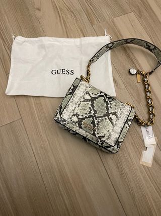 Borsa Guess effetto pitone verde e bianca
