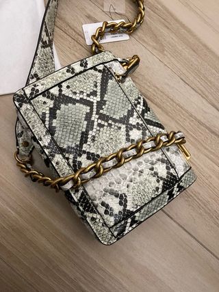 Borsa Guess effetto pitone verde e bianca