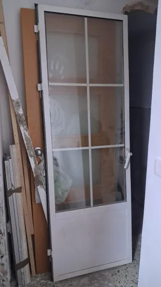Puerta de aluminio con cristal