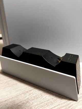 Consola PS5 con 2 mandos y base de carga