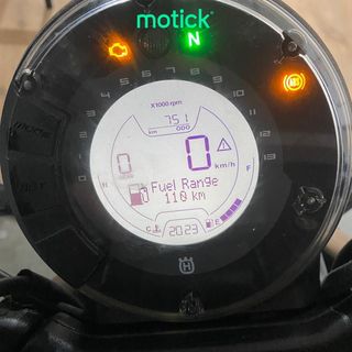 HUSQVARNA SVARTPILEN 401