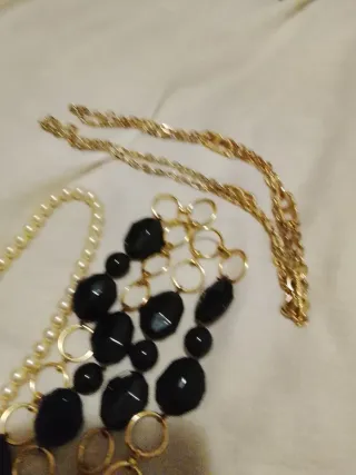 Lote collares perlas y piedras negras