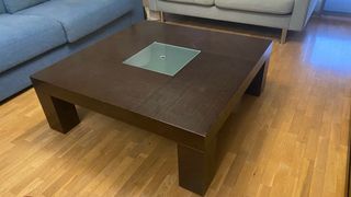Mesa de centro cuadrada madera oscura con cristal