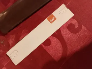 Régua de cálculo antiga com bolsa