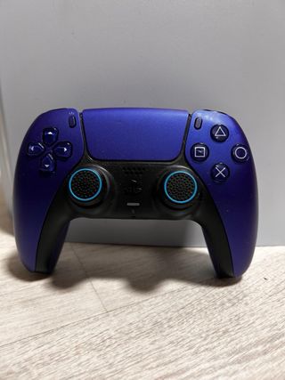Consola PS5 + Base Carga + 2 Juegos
