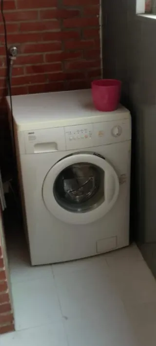 Lavadora Blanca Carga Frontal marca zanussi fanus