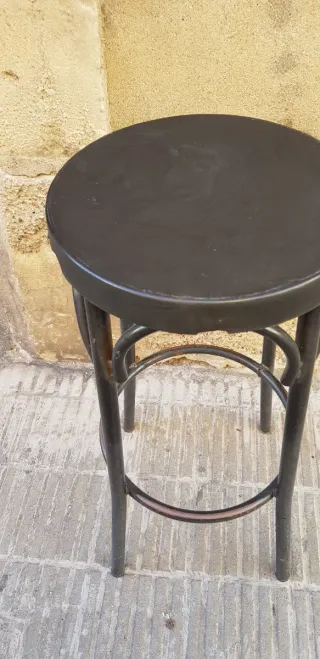 Taburete de bar negro ..ideal