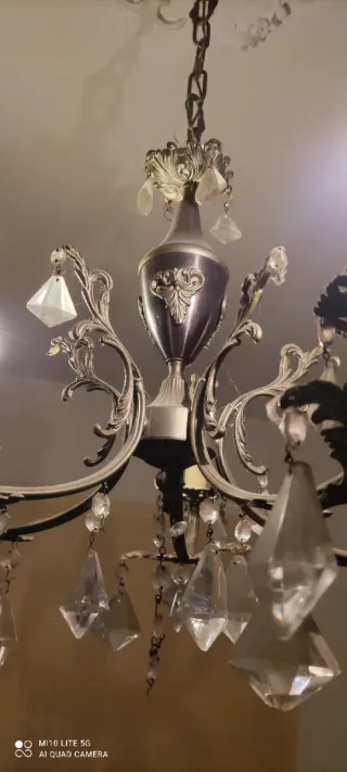 Lampadario in ferro battuto con cristalli