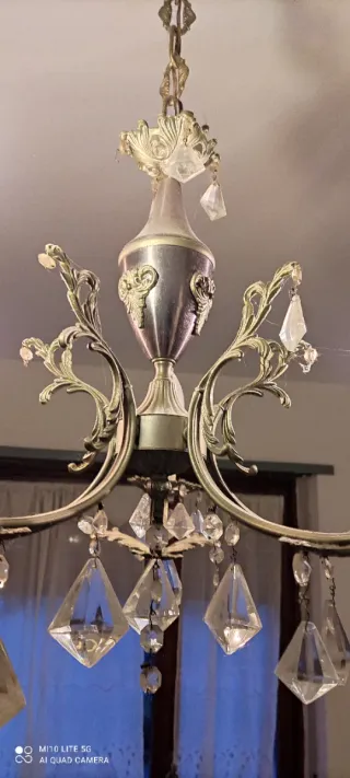 Lampadario in ferro battuto con cristalli