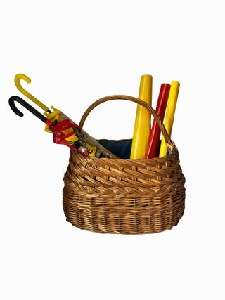 Canasta de mimbre con forro azul