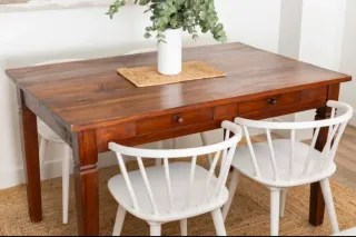 Mesa de comedor de madera de teca