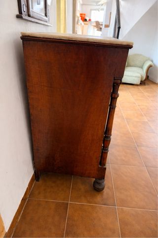 Cómoda antigua madera maciza /mármol en bolbaite