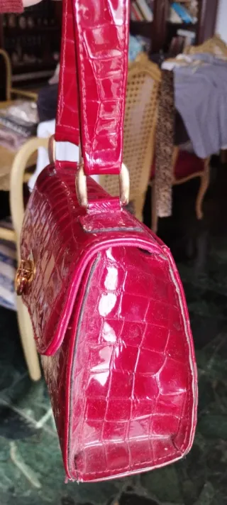 Bolso charol tipo Kelly rojo