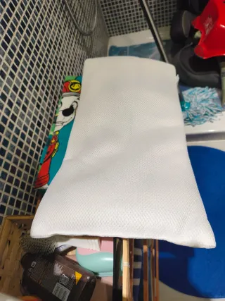 Almohada de cuna blanca