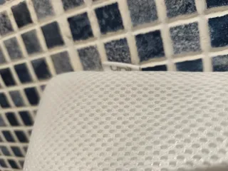 Almohada de cuna blanca