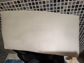 Almohada de cuna blanca