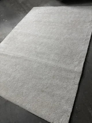 Alfombra gris y blanca 240x170