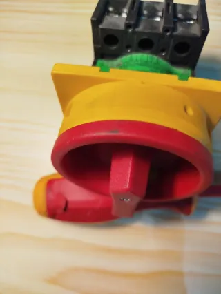 Interruptor seccionador Moeller 3 polos PI-32