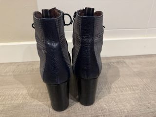 Botines de cordones azul y negro