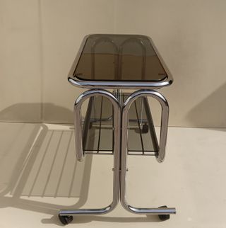 Mesa camarera cromada con ruedas y cristal