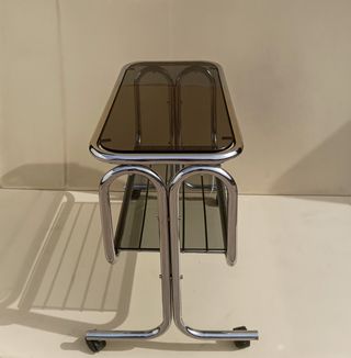 Mesa camarera cromada con ruedas y cristal