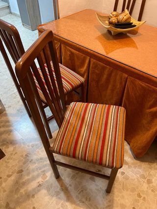 Mesa de comedor con 4 sillas