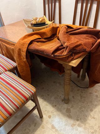 Mesa de comedor con 4 sillas